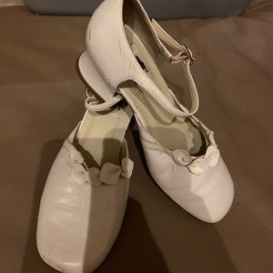 A line -pearlescent white leather girls dress shoe